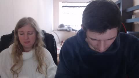 Snapshot of jenisandpeter chatting on 03-06-25, 10:09 JenisAndPeter online show from 03-06-25, 10:09