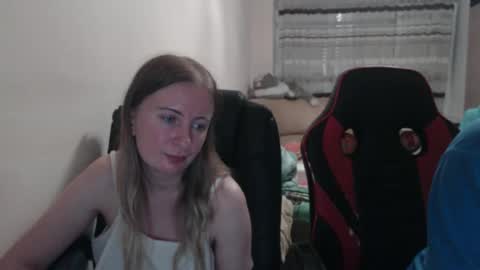 Snapshot of jenisandpeter chatting on 09-10-25, 06:41 JenisAndPeter online show from 09-10-25, 06:41