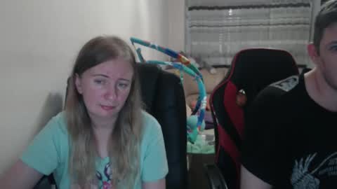 Snapshot of jenisandpeter chatting on 09-16-25, 06:31 JenisAndPeter online show from 09-16-25, 06:31