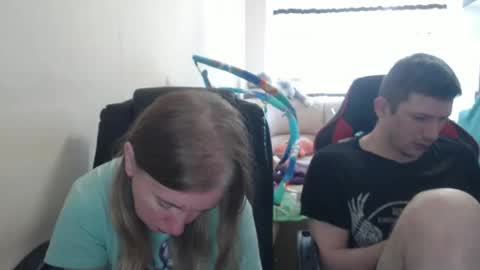 Snapshot of jenisandpeter chatting on 09-17-25, 06:48 JenisAndPeter online show from 09-17-25, 06:48