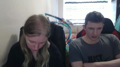 Snapshot of jenisandpeter chatting on 09-19-25, 07:32 JenisAndPeter online show from 09-19-25, 07:32