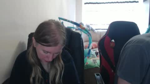 Snapshot of jenisandpeter chatting on 09-20-25, 07:42 JenisAndPeter online show from 09-20-25, 07:42