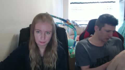 Snapshot of jenisandpeter chatting on 09-21-25, 08:05 JenisAndPeter online show from 09-21-25, 08:05