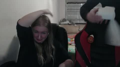 Snapshot of jenisandpeter chatting on 09-29-25, 06:57 JenisAndPeter online show from 09-29-25, 06:57