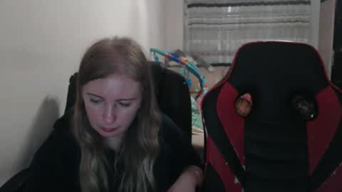 Snapshot of jenisandpeter chatting on 10-12-25, 06:18 JenisAndPeter online show from 10-12-25, 06:18