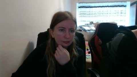 Snapshot of jenisandpeter chatting on 10-14-25, 05:52 JenisAndPeter online show from 10-14-25, 05:52