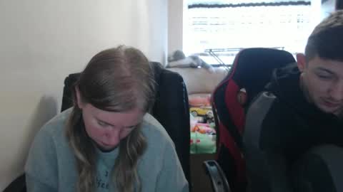 Snapshot of jenisandpeter chatting on 10-15-25, 07:08 JenisAndPeter online show from 10-15-25, 07:08