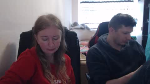 Snapshot of jenisandpeter chatting on 10-25-25, 07:27 JenisAndPeter online show from 10-25-25, 07:27