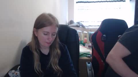 Snapshot of jenisandpeter chatting on 10-28-25, 09:35 JenisAndPeter online show from 10-28-25, 09:35