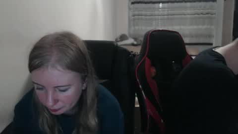 Snapshot of jenisandpeter chatting on 11-01-25, 08:00 JenisAndPeter online show from 11-01-25, 08:00