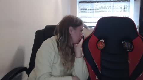 Snapshot of jenisandpeter chatting on 11-06-25, 07:20 JenisAndPeter online show from 11-06-25, 07:20