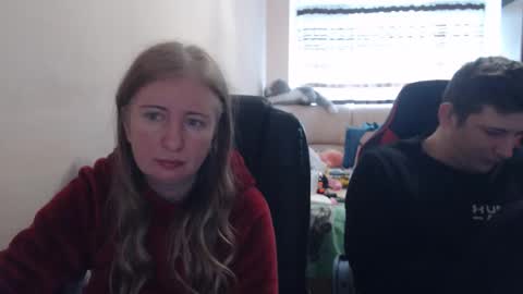 Snapshot of jenisandpeter chatting on 11-17-25, 08:20 JenisAndPeter online show from 11-17-25, 08:20