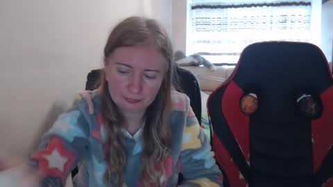 Snapshot of jenisandpeter chatting on 11-23-25, 08:36 JenisAndPeter online show from 11-23-25, 08:36