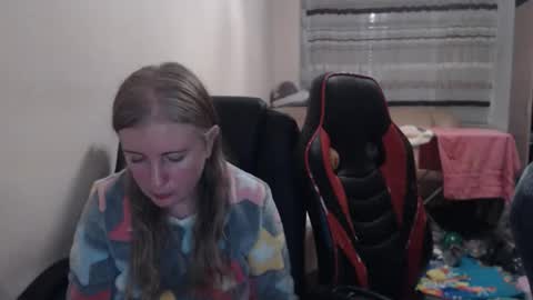 Snapshot of jenisandpeter chatting on 11-25-25, 07:14 JenisAndPeter online show from 11-25-25, 07:14