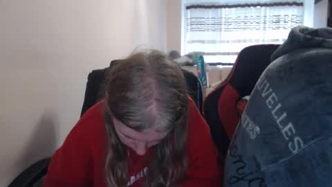 Snapshot of jenisandpeter chatting on 11-29-25, 08:39 JenisAndPeter online show from 11-29-25, 08:39