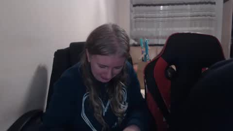 Snapshot of jenisandpeter chatting on 12-01-25, 06:46 JenisAndPeter online show from 12-01-25, 06:46