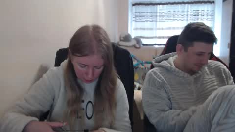 Snapshot of jenisandpeter chatting on 12-14-25, 08:09 JenisAndPeter online show from 12-14-25, 08:09