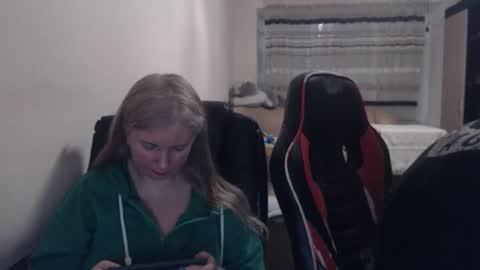 JenisAndPeter online show from 04-17-26, 06:44