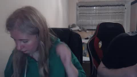 JenisAndPeter online show from 04-18-26, 07:07