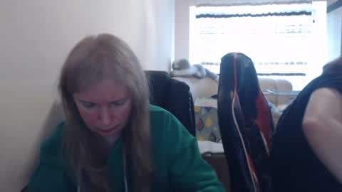 JenisAndPeter online show from 04-19-26, 08:02