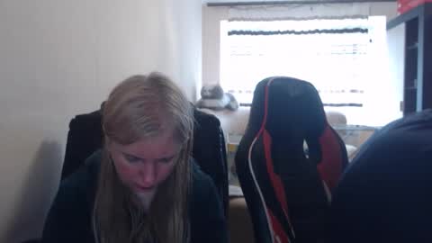 JenisAndPeter online show from 04-25-26, 07:11