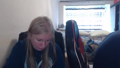 Snapshot of jenisandpeter chatting on 04-29-26, 06:06 JenisAndPeter online show from 04-29-26, 06:06