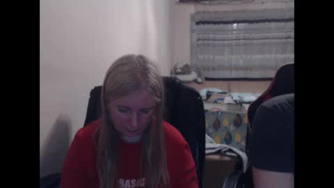 Snapshot of jenisandpeter chatting on 05-05-26, 07:33 JenisAndPeter online show from 05-05-26, 07:33