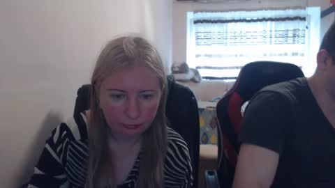 Snapshot of jenisandpeter chatting on 05-13-26, 05:27 JenisAndPeter online show from 05-13-26, 05:27