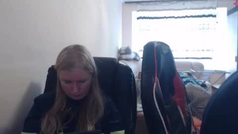 Snapshot of jenisandpeter chatting on 06-02-26, 06:26 JenisAndPeter online show from 06-02-26, 06:26