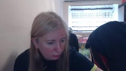 Snapshot of jenisandpeter chatting on 06-03-26, 06:38 JenisAndPeter online show from 06-03-26, 06:38