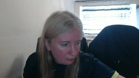 Snapshot of jenisandpeter chatting on 06-03-26, 02:44 JenisAndPeter online show from 06-03-26, 02:44