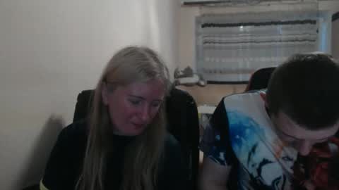 Snapshot of jenisandpeter chatting on 06-04-26, 06:14 JenisAndPeter online show from 06-04-26, 06:14