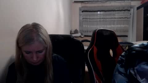 Snapshot of jenisandpeter chatting on 06-05-26, 06:57 JenisAndPeter online show from 06-05-26, 06:57