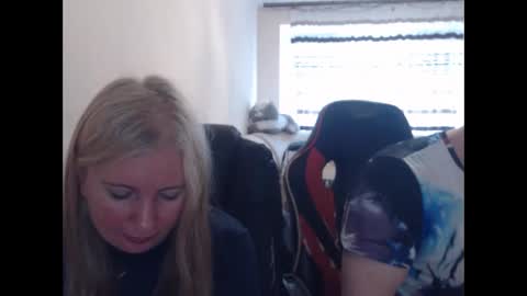 Snapshot of jenisandpeter chatting on 06-06-26, 07:02 JenisAndPeter online show from 06-06-26, 07:02