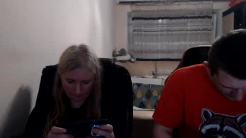 Snapshot of jenisandpeter chatting on 06-07-26, 07:28 JenisAndPeter online show from 06-07-26, 07:28