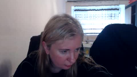 Snapshot of jenisandpeter chatting on 06-08-26, 04:46 JenisAndPeter online show from 06-08-26, 04:46