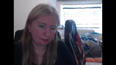 Snapshot of jenisandpeter chatting on 06-08-26, 04:51 JenisAndPeter online show from 06-08-26, 04:51