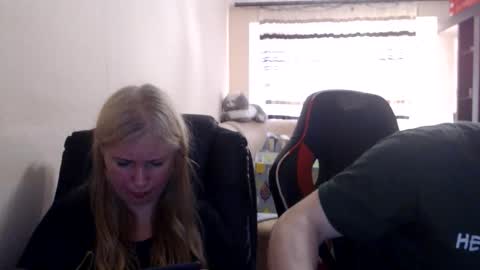 Snapshot of jenisandpeter chatting on 06-09-26, 05:02 JenisAndPeter online show from 06-09-26, 05:02