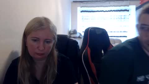 Snapshot of jenisandpeter chatting on 06-10-26, 05:07 JenisAndPeter online show from 06-10-26, 05:07