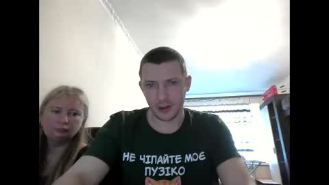 Snapshot of jenisandpeter chatting on 06-11-26, 05:27 JenisAndPeter online show from 06-11-26, 05:27