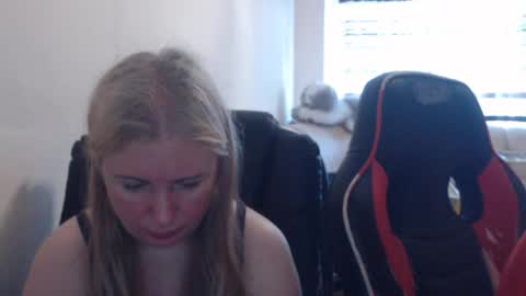 JenisAndPeter online show from 06-20-26, 05:43