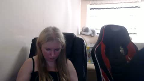 JenisAndPeter online show from 06-25-26, 05:17