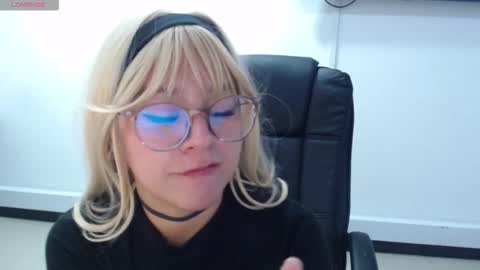 jenn online show from 11-08-25, 08:07