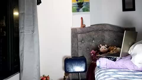 Snapshot of jenna_grey24 chatting on 10-25-25, 12:51  Isabella  online show from 10-25-25, 12:51