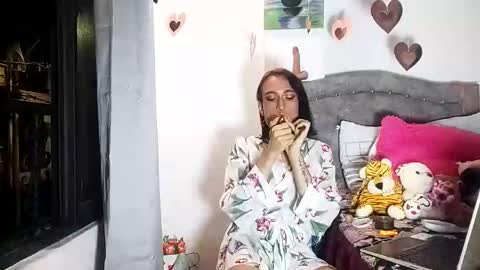 Snapshot of jenna_grey24 chatting on 11-03-25, 05:09 Isabella online show from 11-03-25, 05:09