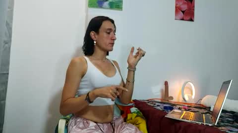 Snapshot of jenna_grey24 chatting on 12-02-25, 07:36 Isabella online show from 12-02-25, 07:36