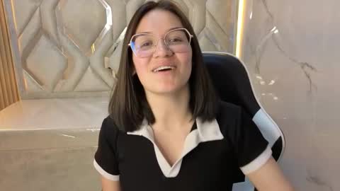 Snapshot of jenna_tx chatting on 10-23-25, 02:55 Online 800 to 1400 online show from 10-23-25, 02:55