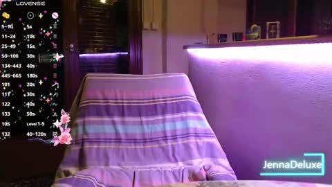 Snapshot of jennadeluxe chatting on 06-03-26, 02:25 Jenna online show from 06-03-26, 02:25