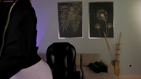 Snapshot of jennaolson chatting on 11-30-25, 11:25 Jenna Olson online show from 11-30-25, 11:25