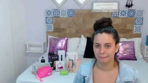 Snapshot of jenner_madison chatting on 11-06-25, 11:22 jenner_madison online show from 11-06-25, 11:22